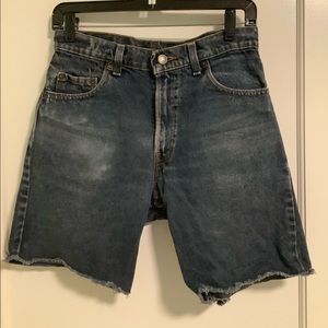 VTg Levi’s black cutoff shorts 550